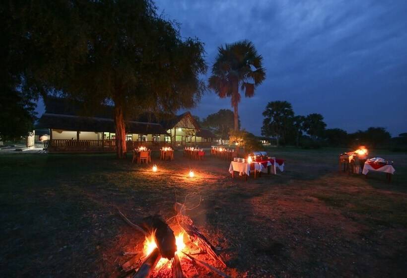 هتل Pakuba Safari Lodge