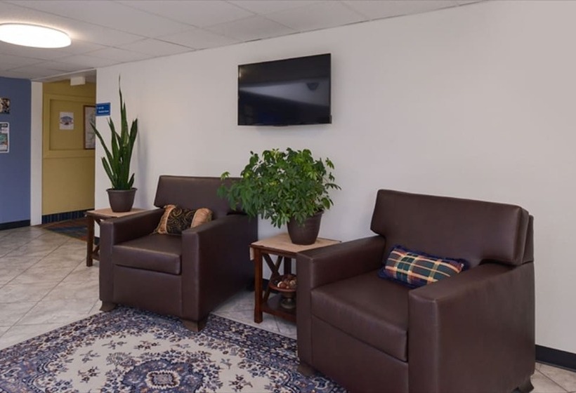 فندق على الطريق Fairbridge Inn Express, Monroe City