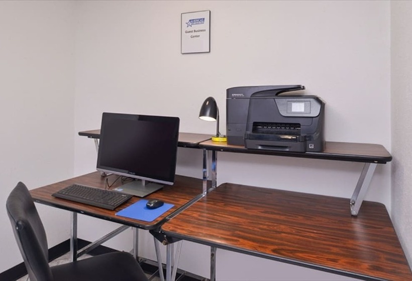 فندق على الطريق Fairbridge Inn Express, Monroe City