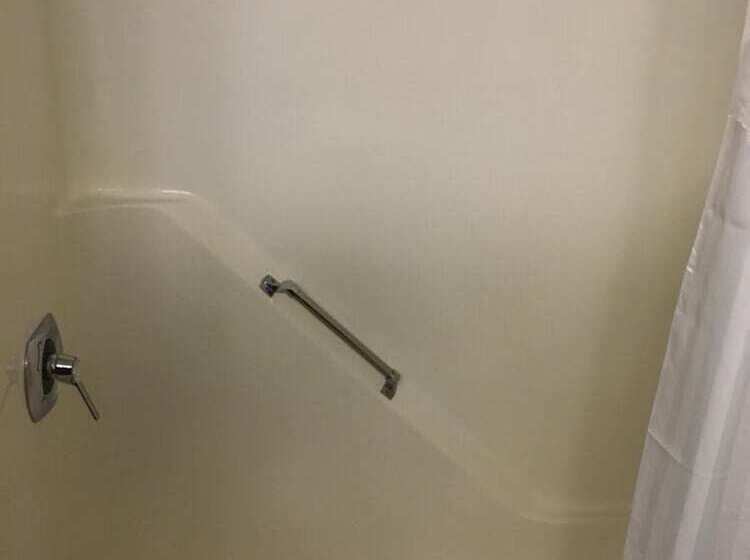 فندق على الطريق Fairbridge Inn Express, Monroe City