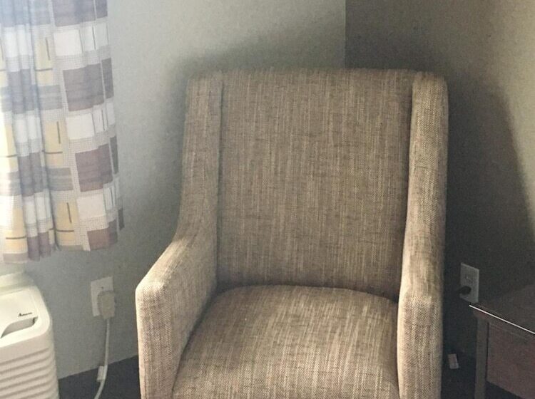 فندق على الطريق Fairbridge Inn Express, Monroe City