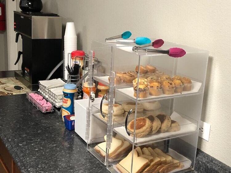 فندق على الطريق Fairbridge Inn Express, Monroe City