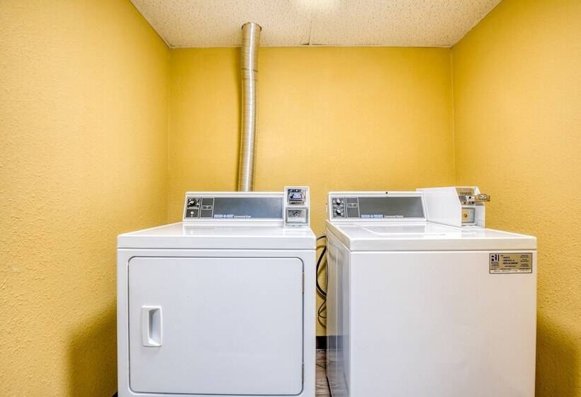 فندق على الطريق Fairbridge Inn Express, Monroe City