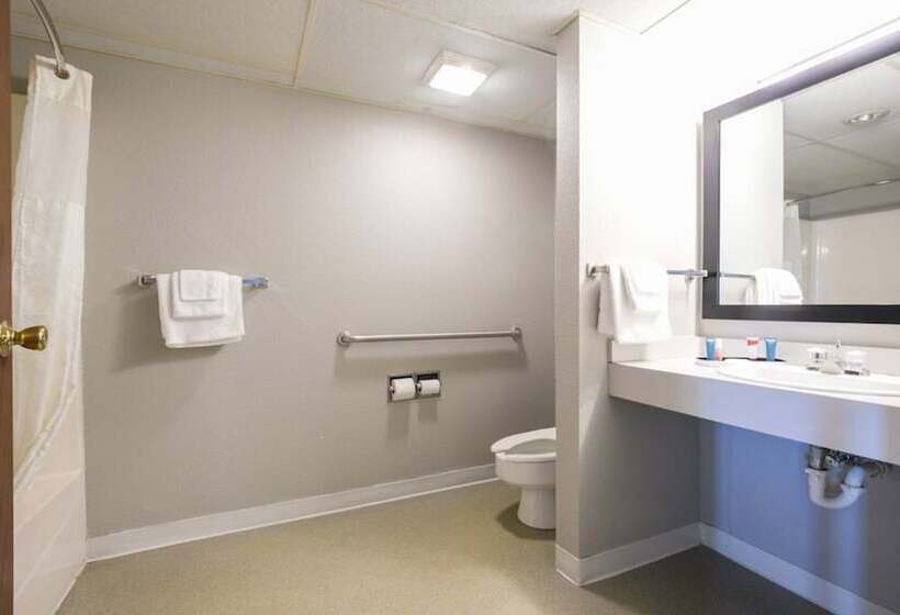 فندق على الطريق Fairbridge Inn Express, Monroe City