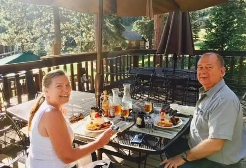 Aamiaismajoitus (B&B) Meadow Creek Mountain Lodge And Event Center