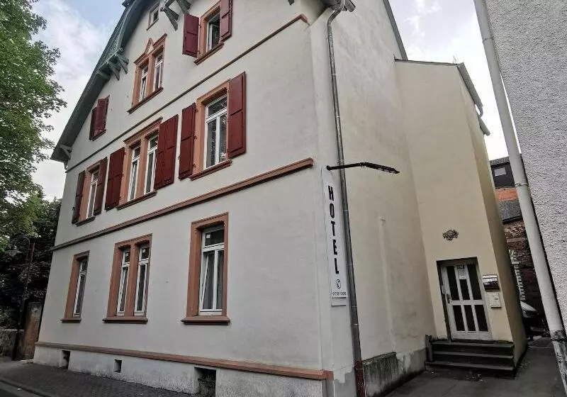 United   Hostel