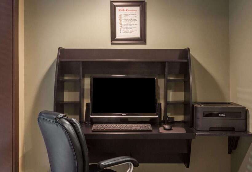 Hotel Baymont By Wyndham Pigeon Forge Near Island Drive