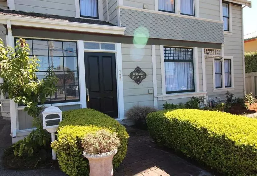 호텔 Old Thyme Inn