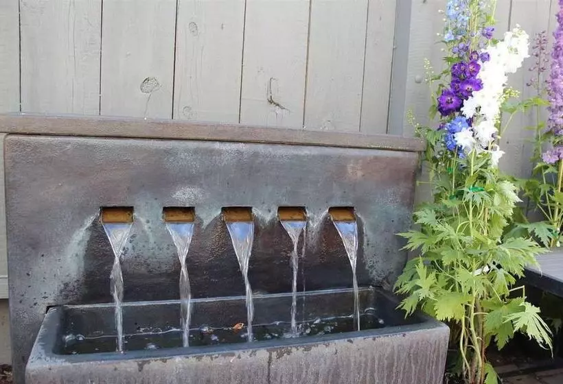 호텔 Old Thyme Inn