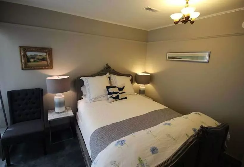 호텔 Old Thyme Inn