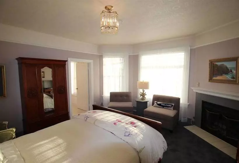 호텔 Old Thyme Inn