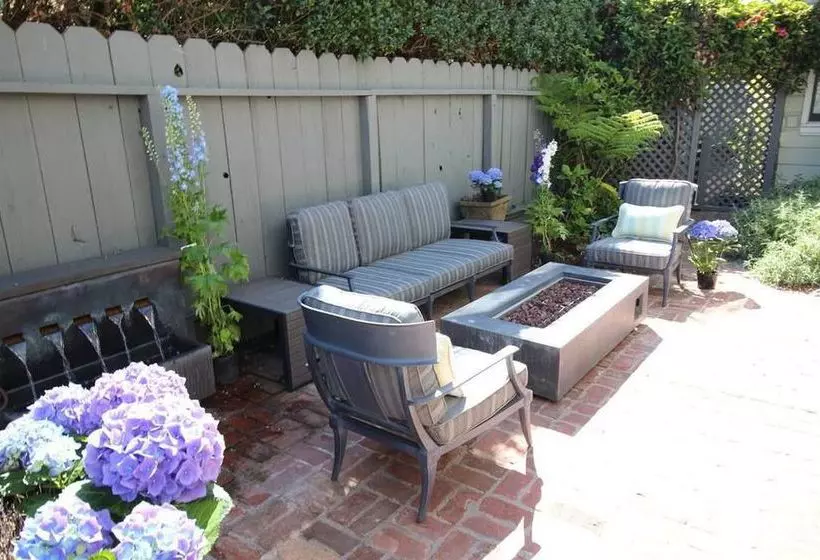 호텔 Old Thyme Inn