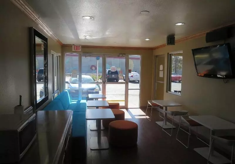 モーテル Howard Johnson By Wyndham Odessa Tx