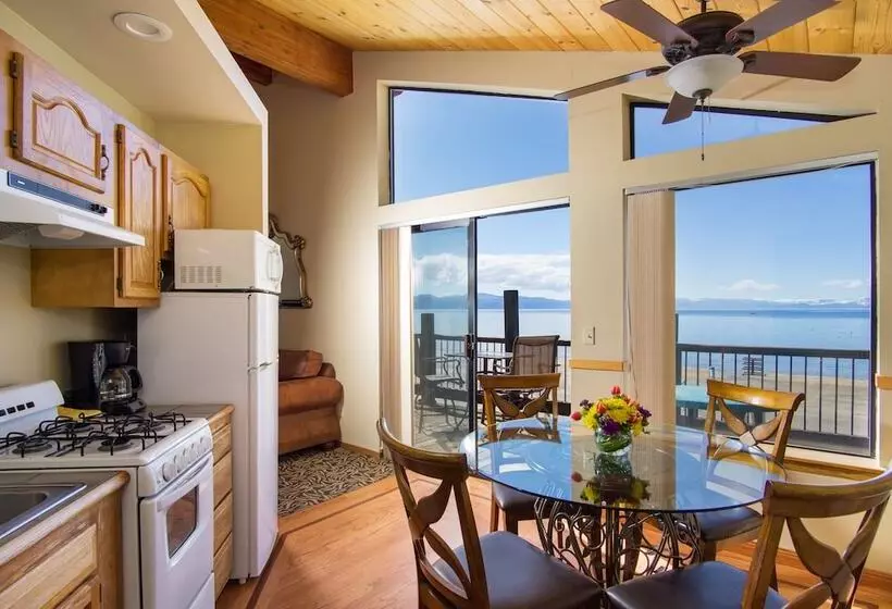 Mourelatos Lakeshore Resort