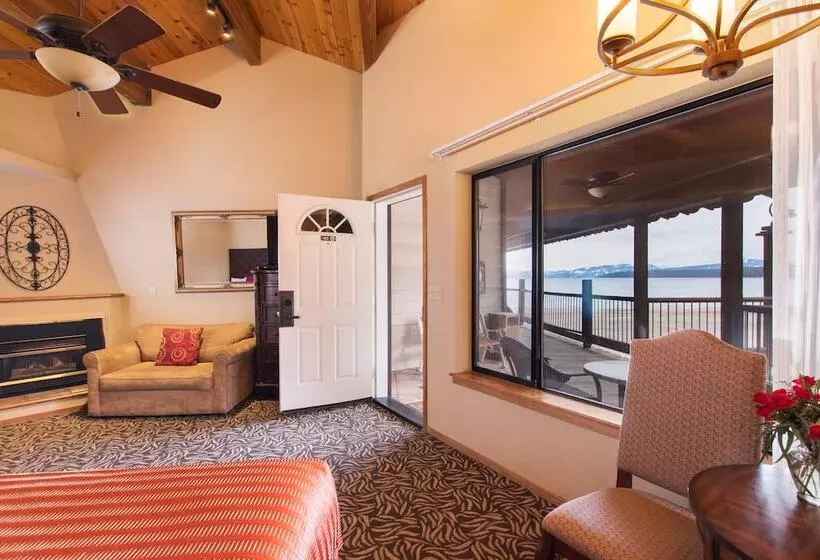 Mourelatos Lakeshore Resort