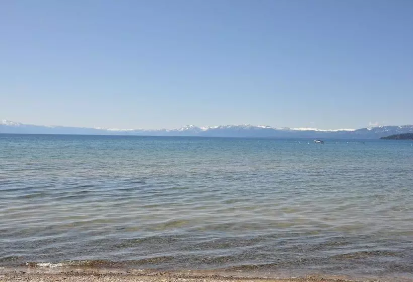 Mourelatos Lakeshore Resort