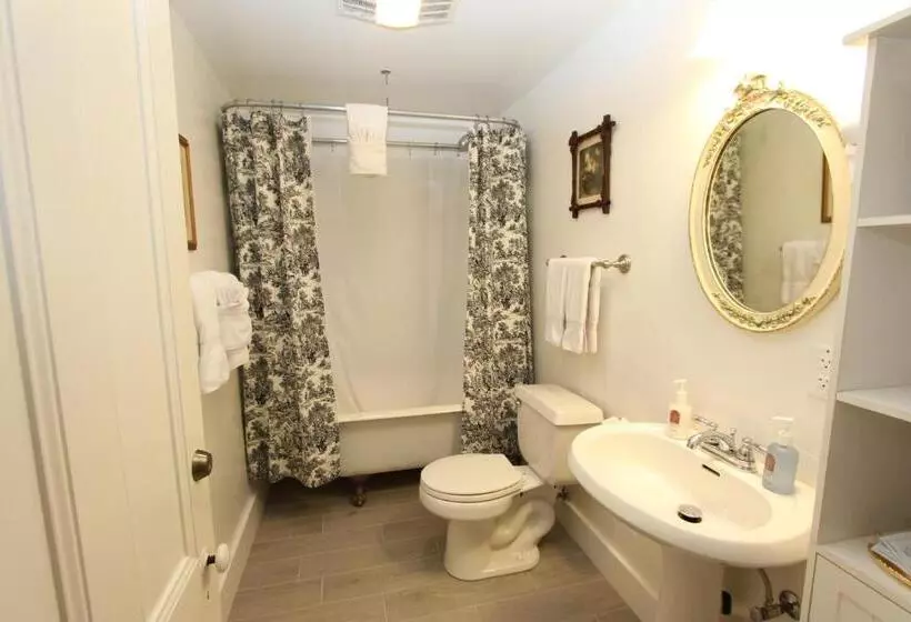 Olallieberry Inn Bed And Breakfast