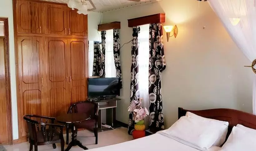 پانسیون Family Nest Guest House