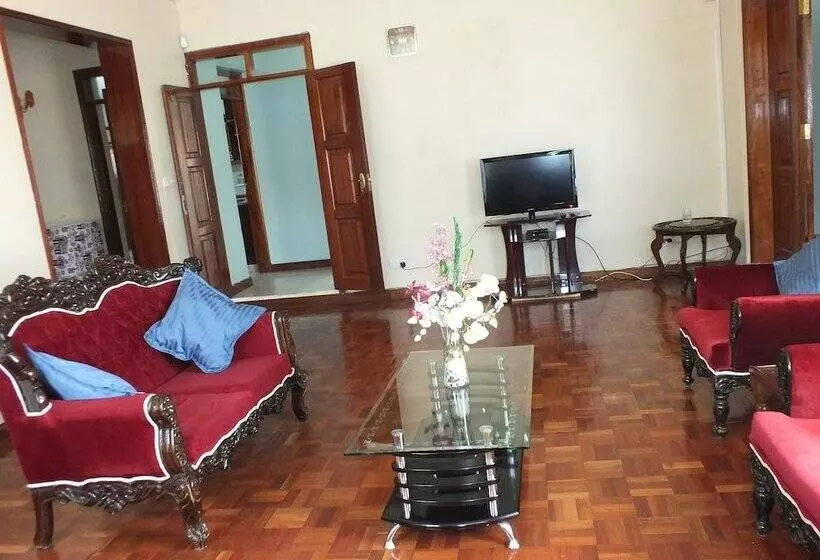 پانسیون Family Nest Guest House