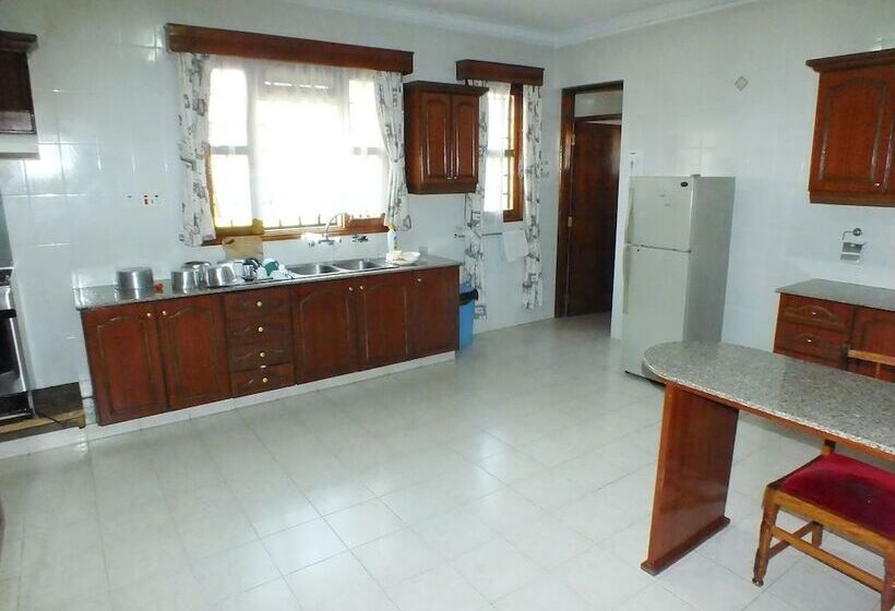 پانسیون Family Nest Guest House