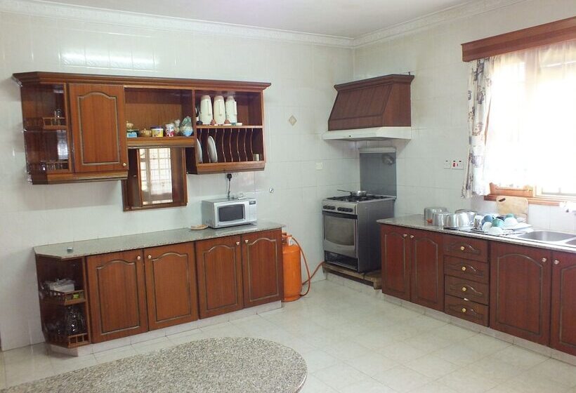 پانسیون Family Nest Guest House