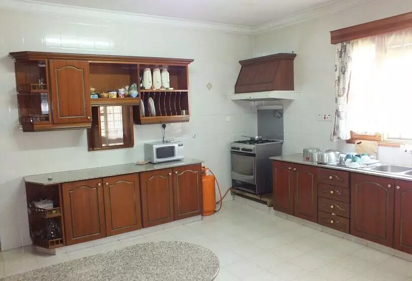 پانسیون Family Nest Guest House