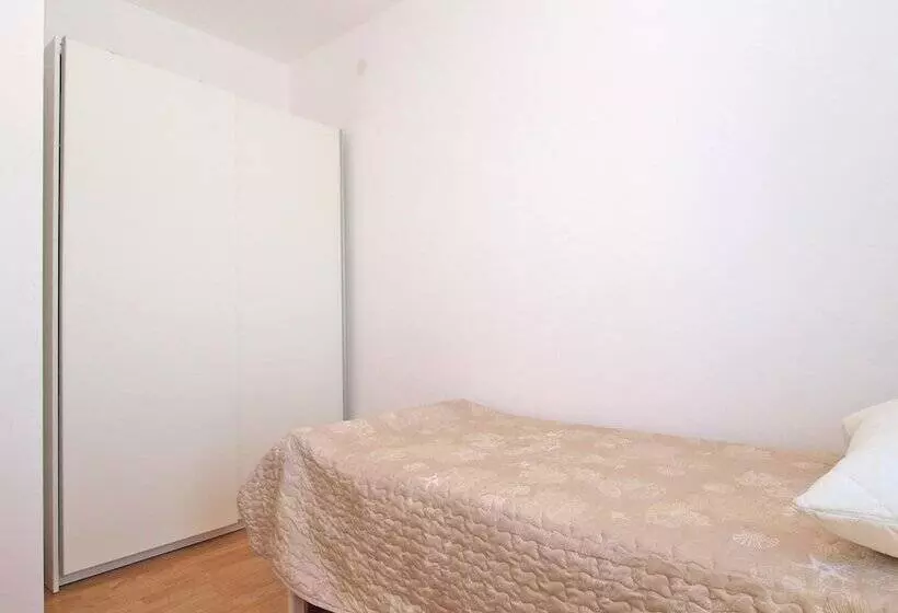 Apartment 1406