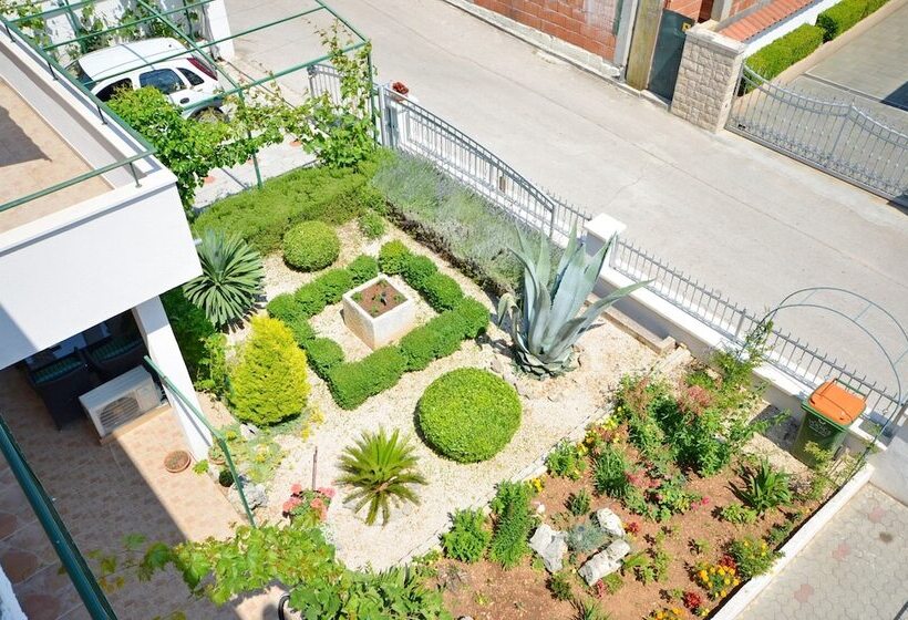 Apartments And Room Zinka