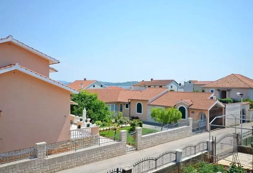 Apartments And Room Zinka