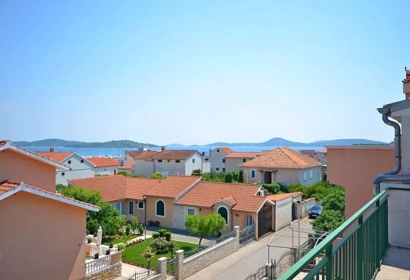 Apartments And Room Zinka