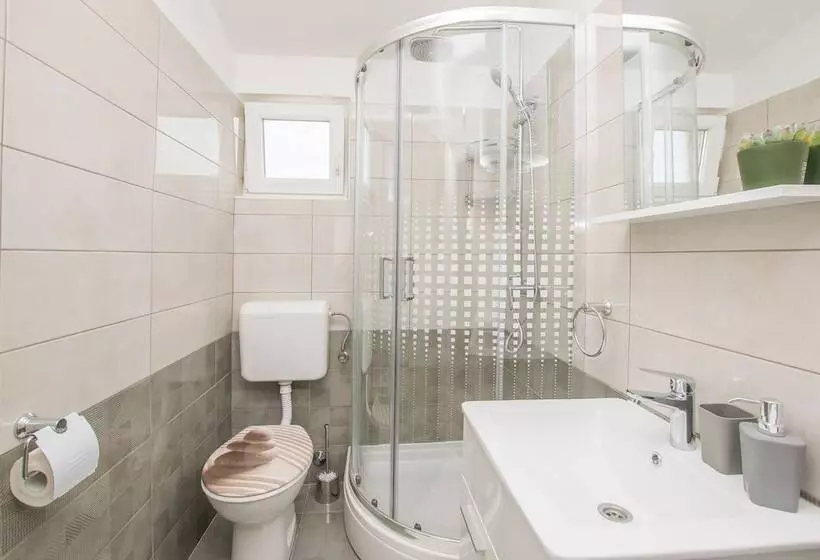 Apartments And Room Zinka