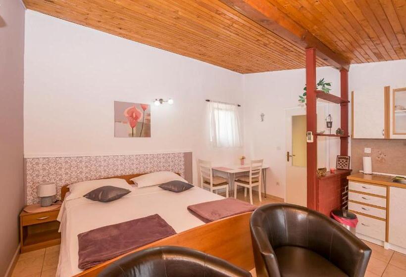 Apartments And Room Zinka