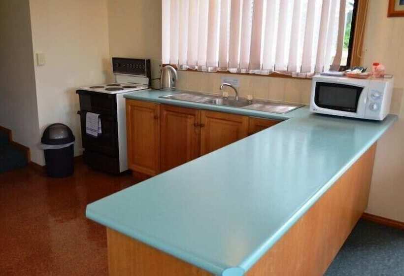 Coles Bay Waterfronter 2