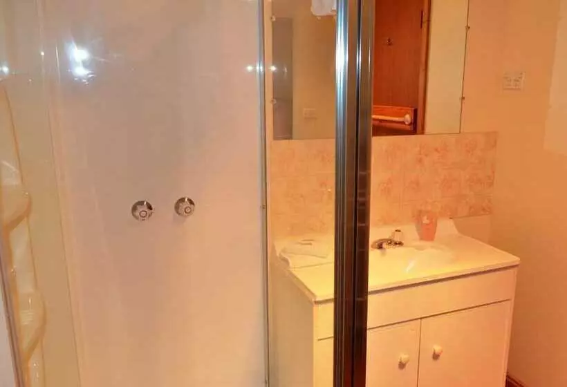 Coles Bay Waterfronter 2