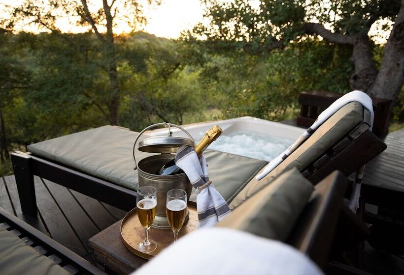 هتل Parsons Hilltop Safari Camp