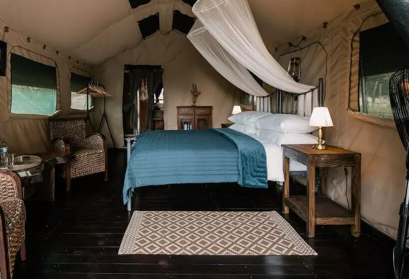 هتل Parsons Hilltop Safari Camp