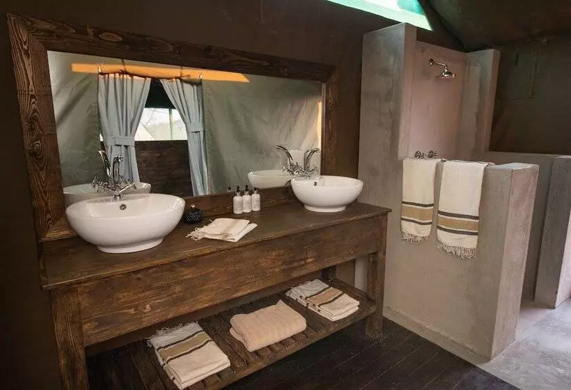 هتل Parsons Hilltop Safari Camp