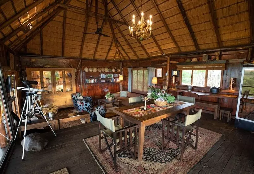 هتل Parsons Hilltop Safari Camp