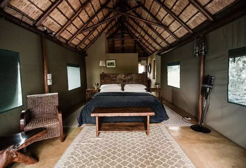 هتل Parsons Hilltop Safari Camp