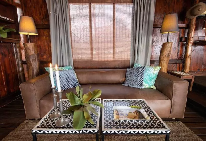 هتل Parsons Hilltop Safari Camp