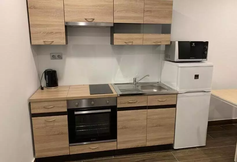 M70 Apartmanház