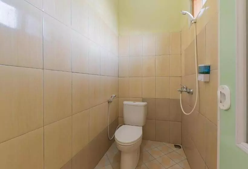 ペンション Reddoorz Syariah @ Jalan Siliwangi Tasikmalaya