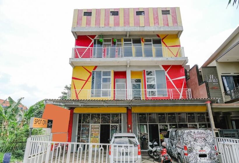 호텔 Spot On 2387 Bukit Cemara Tidar Family