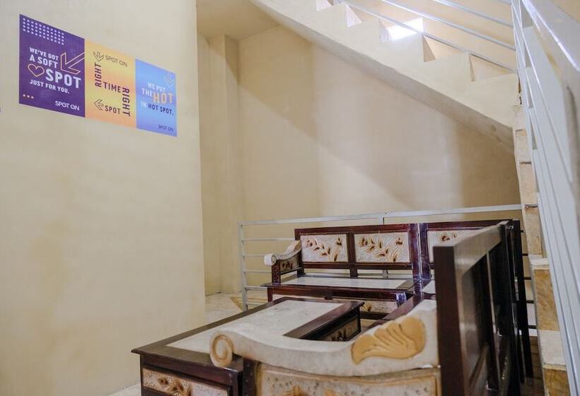 호텔 Spot On 2387 Bukit Cemara Tidar Family