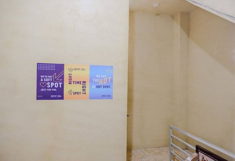 호텔 Spot On 2387 Bukit Cemara Tidar Family