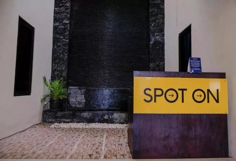 ホテル Tf Homestay Near Alun Alun Caruban