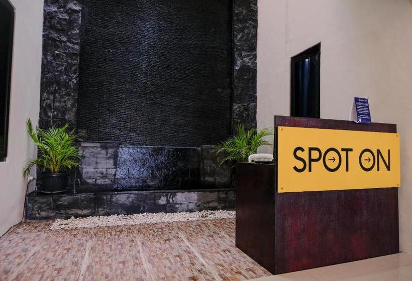 Hotelli Tf Homestay Near Alun Alun Caruban