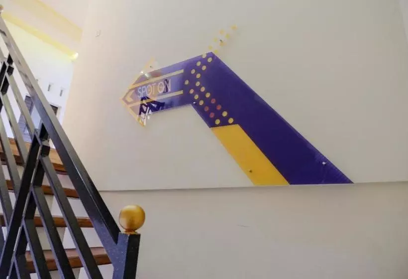 ホテル Tf Homestay Near Alun Alun Caruban