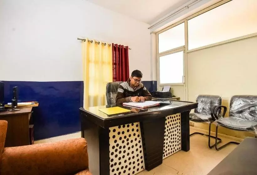 ホテル Spot On 65531 Pratap Lodge & Guest House