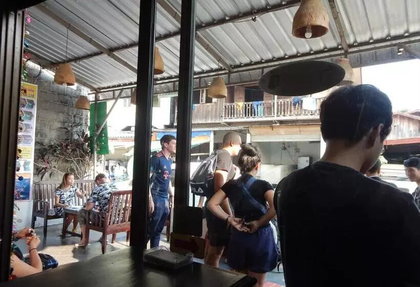 Hotelli Vang Vieng Camellia